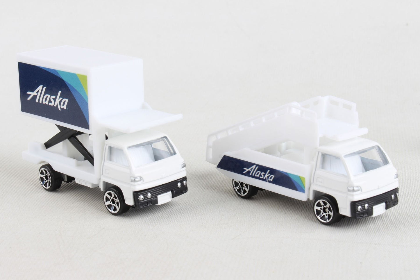 ALASKA AIRLINES AIRPORT PLAYSET NEW LIVERY - GamesLand Canada