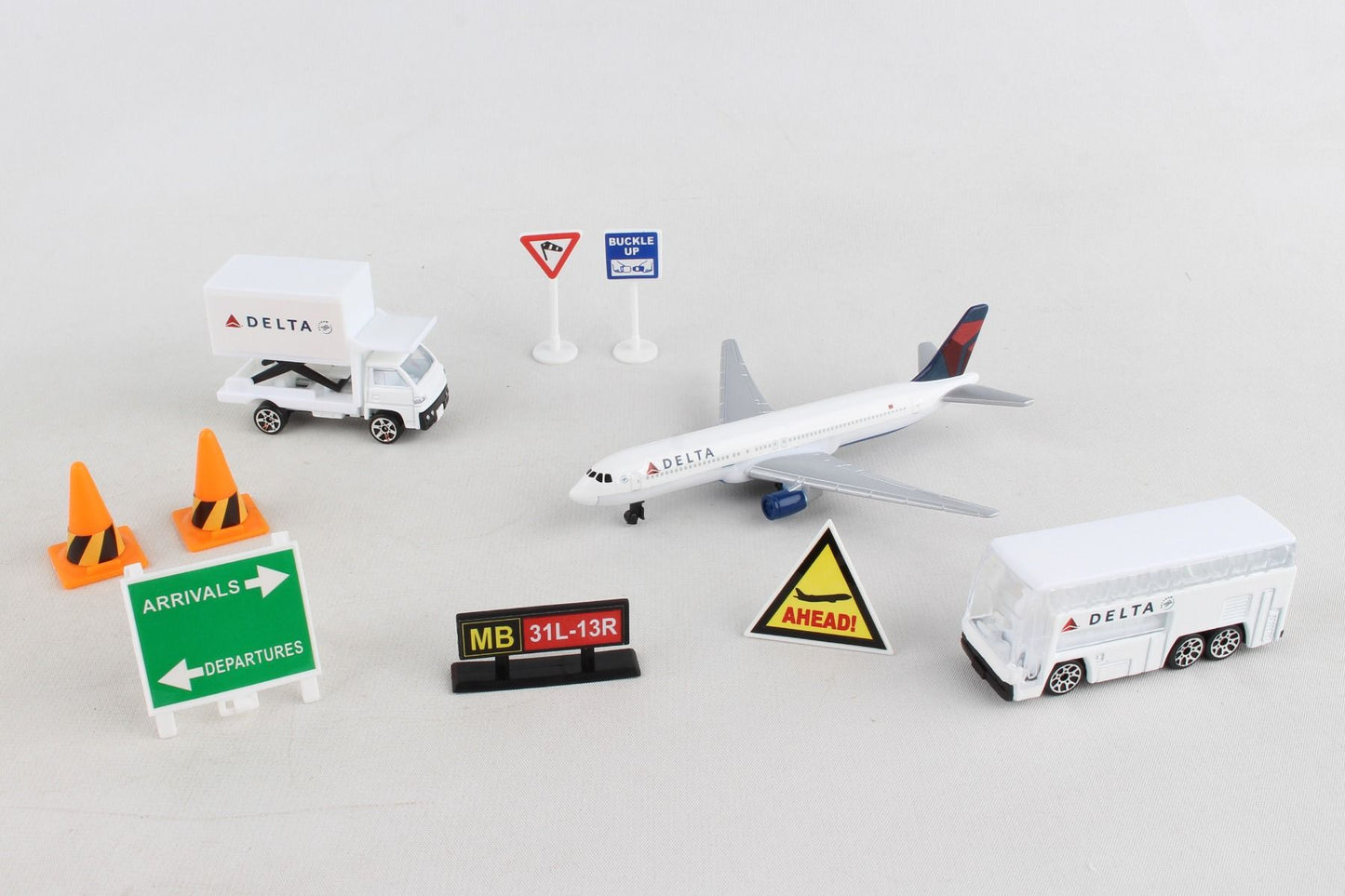 DELTA AIR LINES PLAYSET - GamesLand Canada
