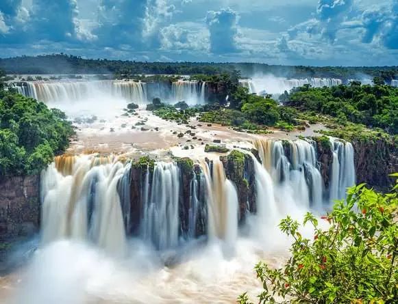 Ravensburger: Jigsaw Puzzle Iguazu Waterfalls, Brazil - 2000 Pieces Puzzle - GamesLand Canada