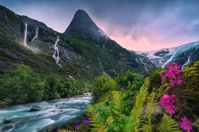 Ravensburger: Jigsaw Puzzle Stunning Mountainvibes - 4000 Pieces Puzzle - GamesLand Canada