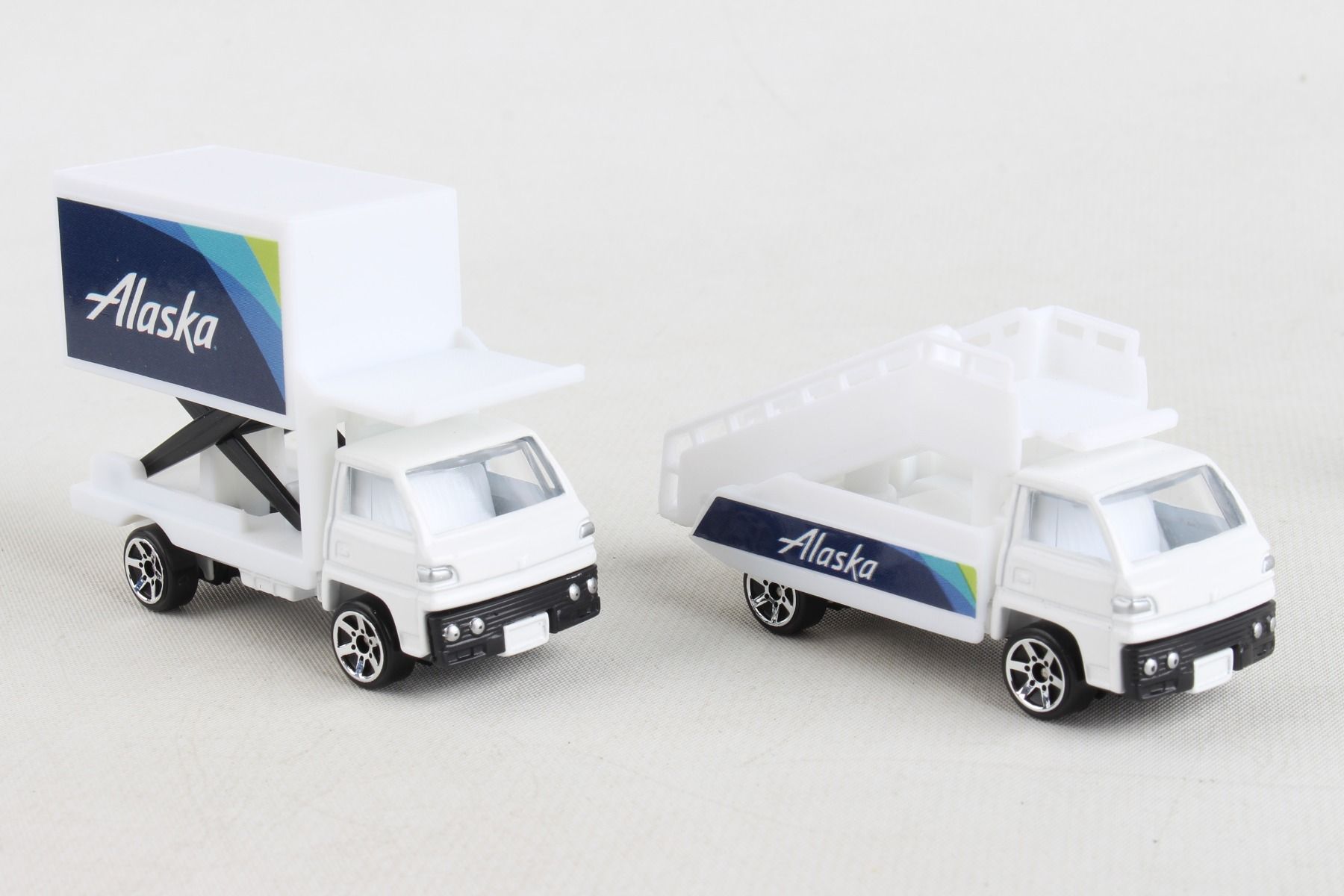 ALASKA AIRLINES AIRPORT PLAYSET NEW LIVERY - GamesLand Canada