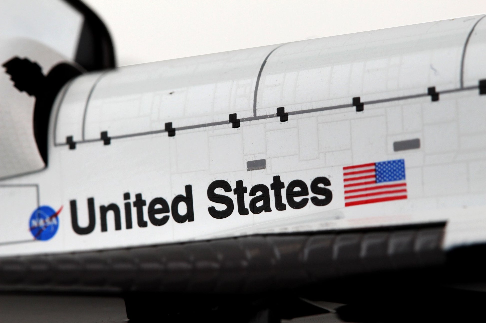 POSTAGE STAMP SPACE SHUTTLE DISCOVERY 1/300 - GamesLand Canada