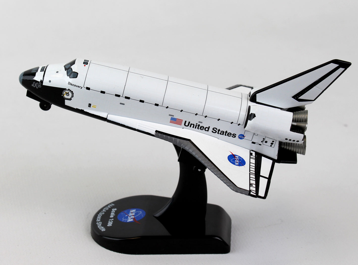 POSTAGE STAMP SPACE SHUTTLE DISCOVERY 1/300